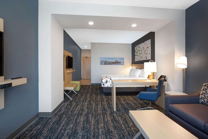 Room 10 of 29
