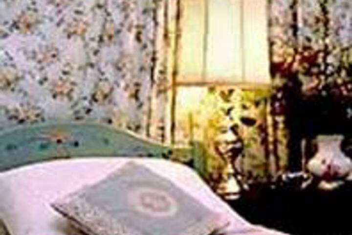 Room 14 of 18