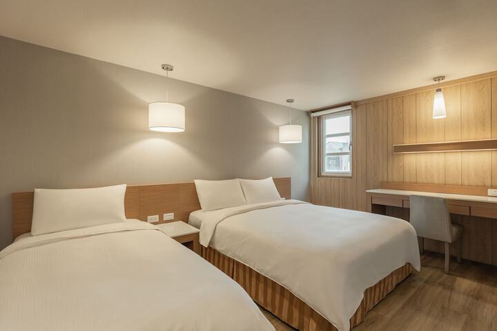 Room 10 of 76