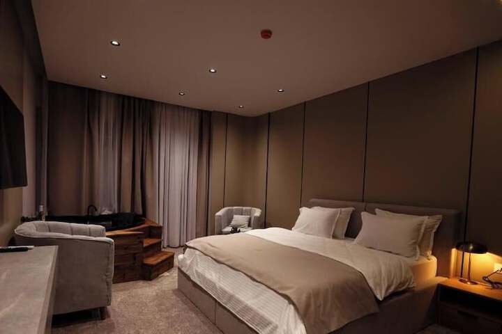 Room 2 of 16