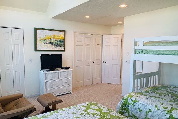Room 4 of 33