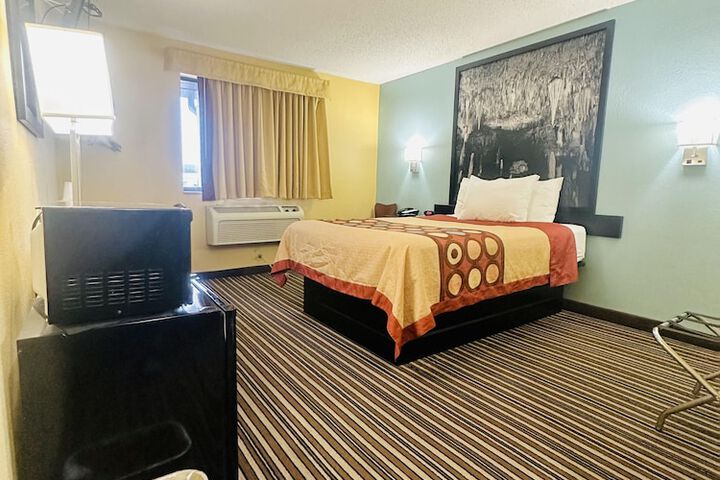 1 Queen Bed (12 of 23)