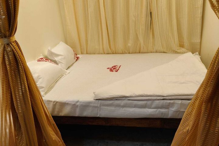 Room 5 of 32