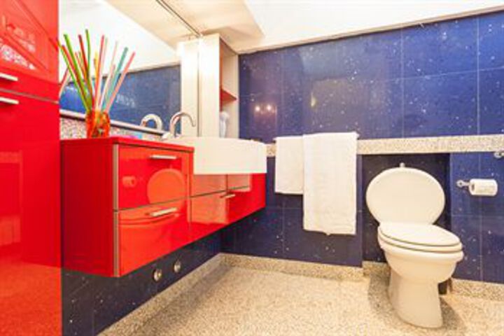 Room 4 of 23