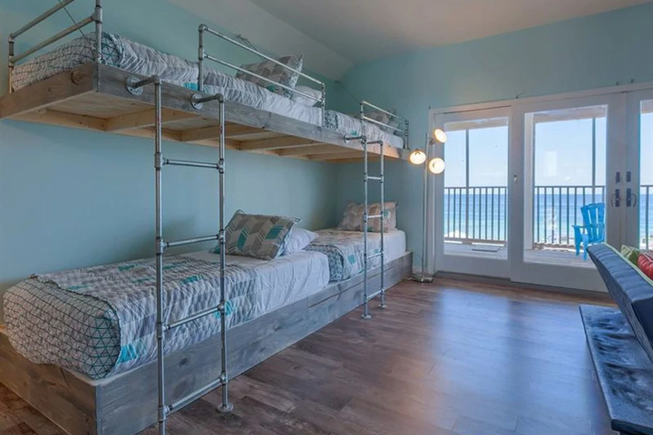 Room 2 of 10