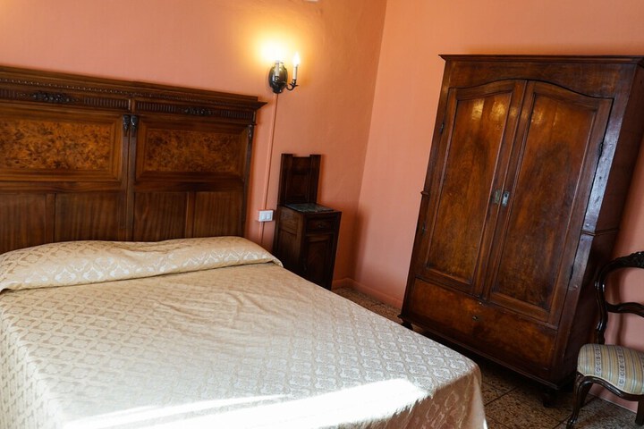 Room 16 of 50