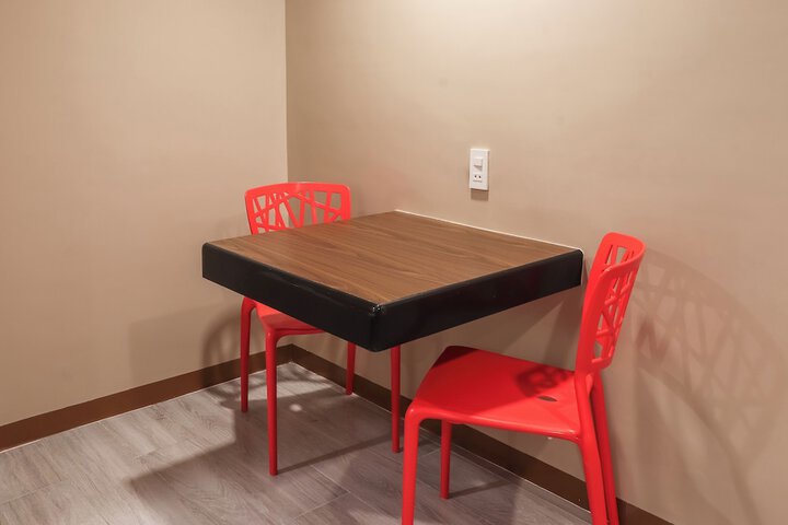 Room 10 of 31
