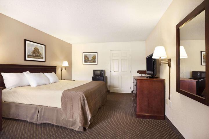 1 King Bed (11 of 13)