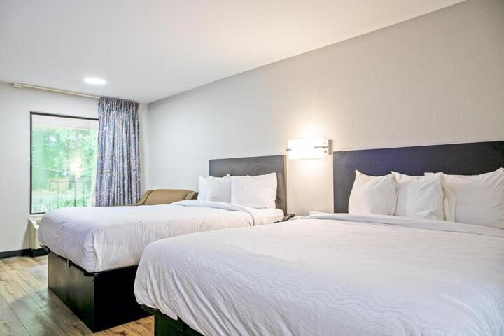 2 Double Beds (11 of 12)