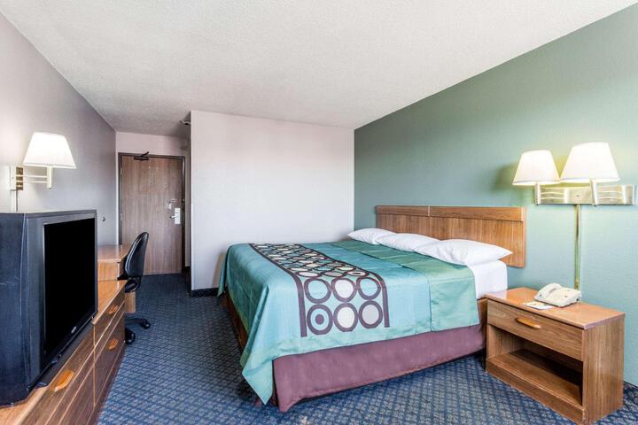 1 King Bed (6 of 15)