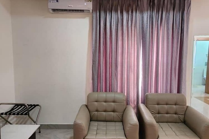 Room 10 of 34