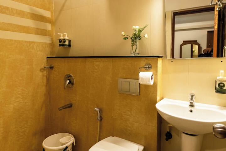 Room 33 of 46