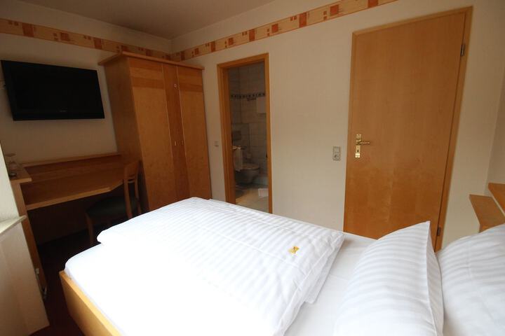 Room 7 of 34