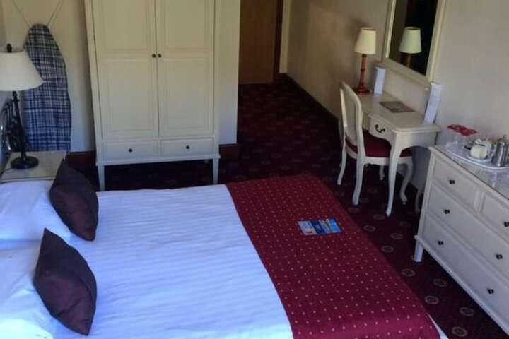 Room 27 of 128
