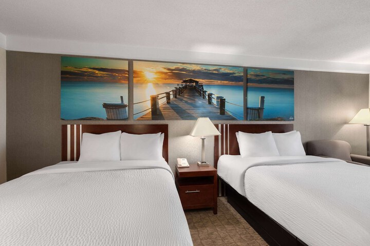 2 Queen Beds (4 of 7)