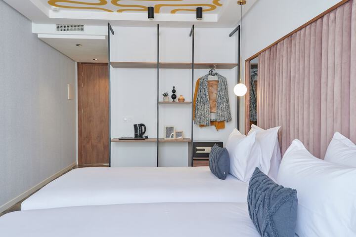 Room 9 of 33