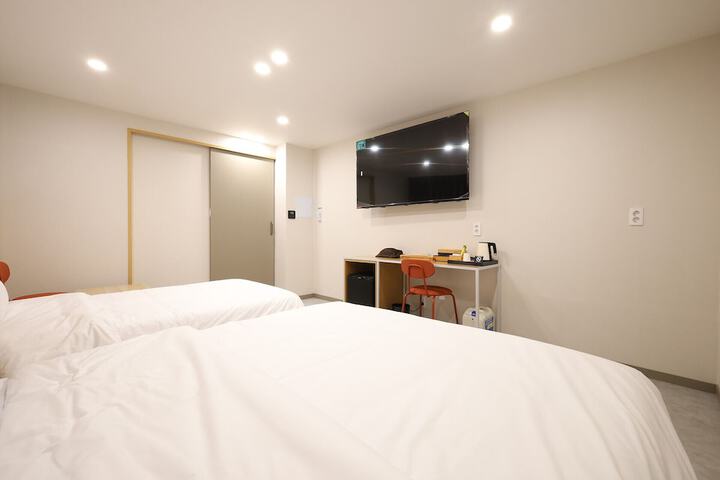 Room 25 of 62
