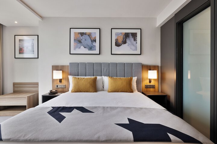 Room 20 of 106