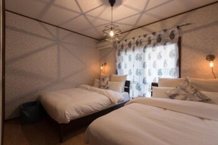Room 27 of 36
