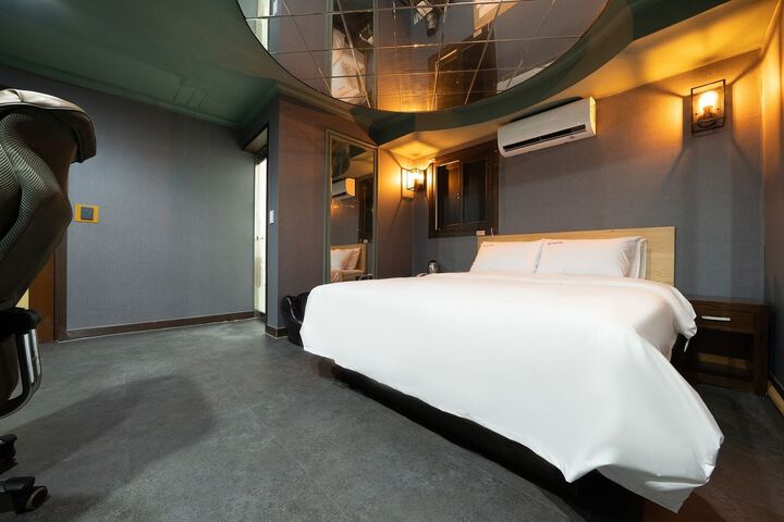 Room 51 of 128