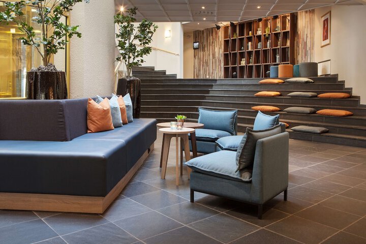 Entrance & Lobby