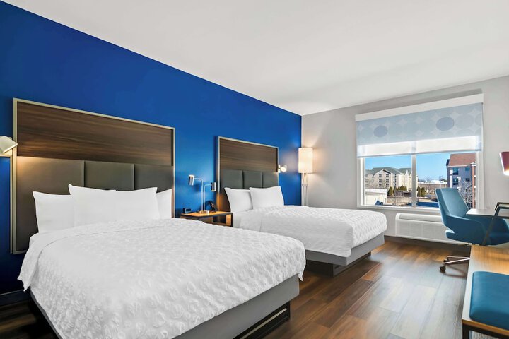 2 Queen Beds with Walk in Shower (1 of 9)