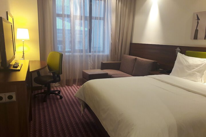Room 28 of 62