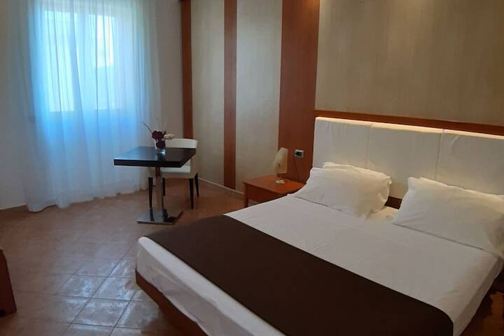 Room 10 of 94