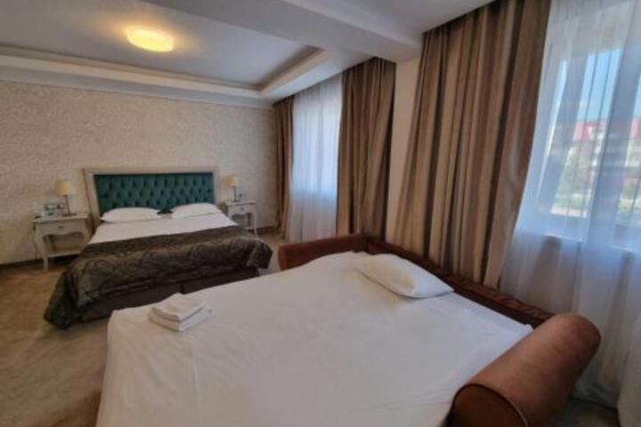Room 2 of 44