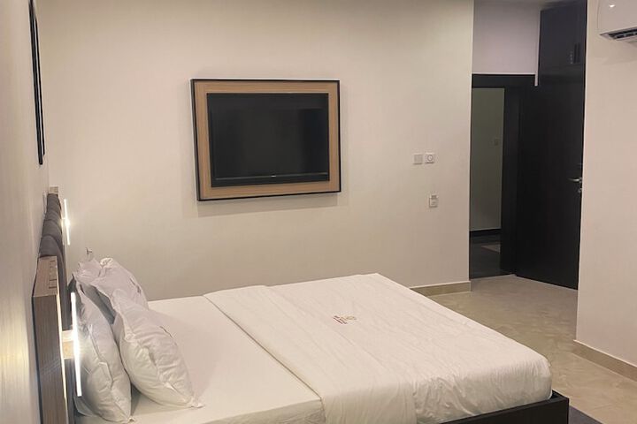 Room 6 of 43