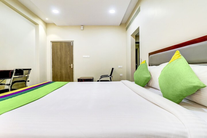 Room 13 of 37