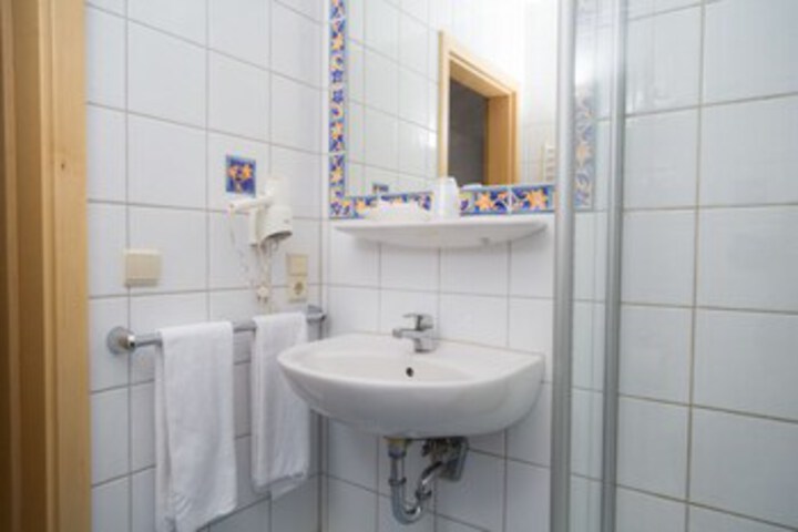 Room 3 of 40