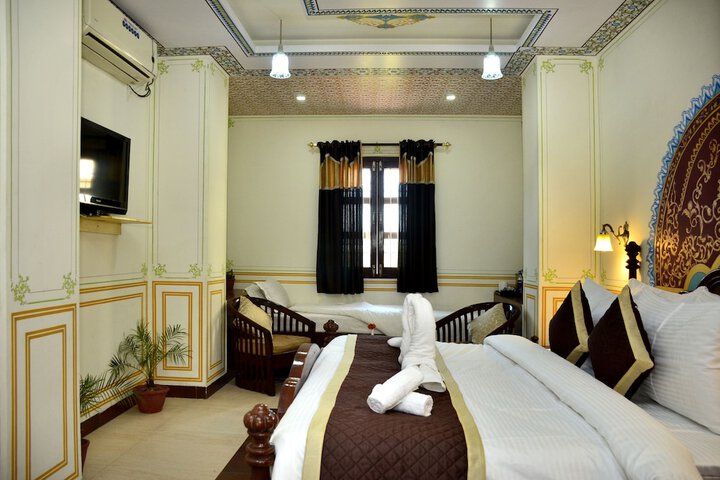 Room 14 of 37