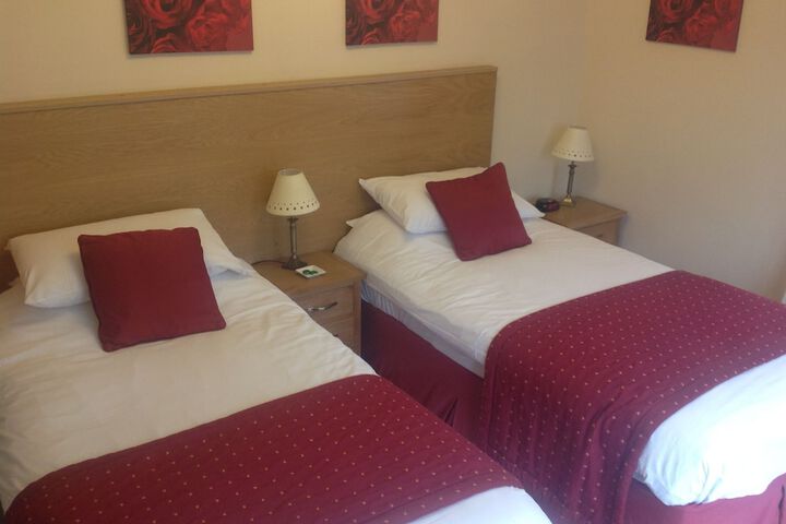 Room 4 of 80