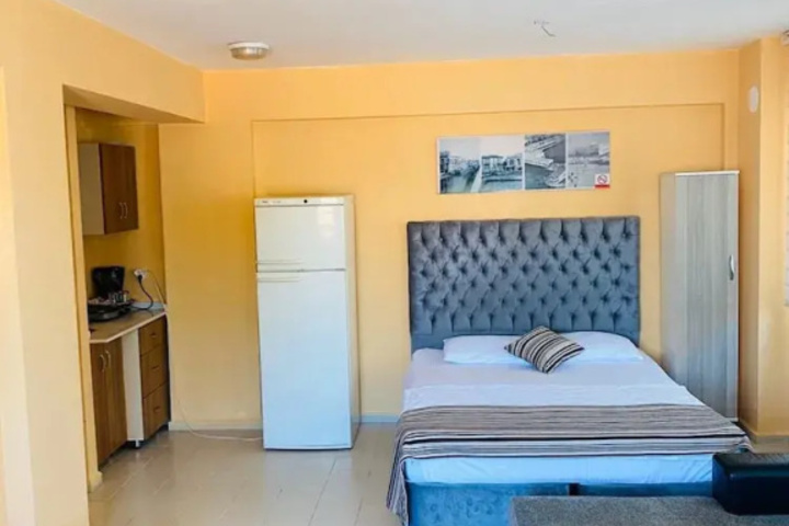 Room 8 of 9