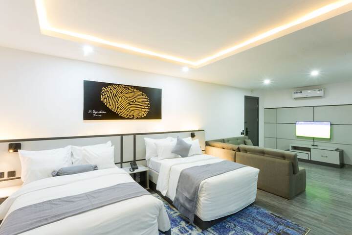 Room 9 of 32