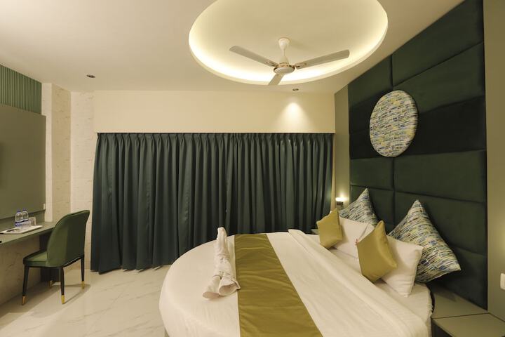 Room 13 of 27