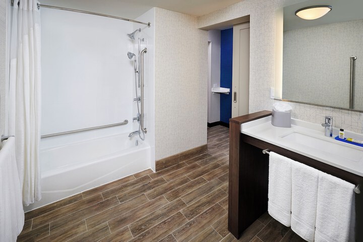 Room 12 of 42