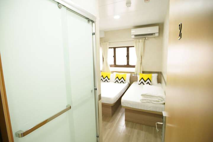 Room 52 of 195