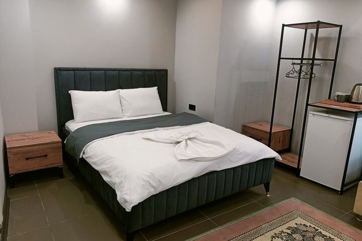 Room 9 of 33