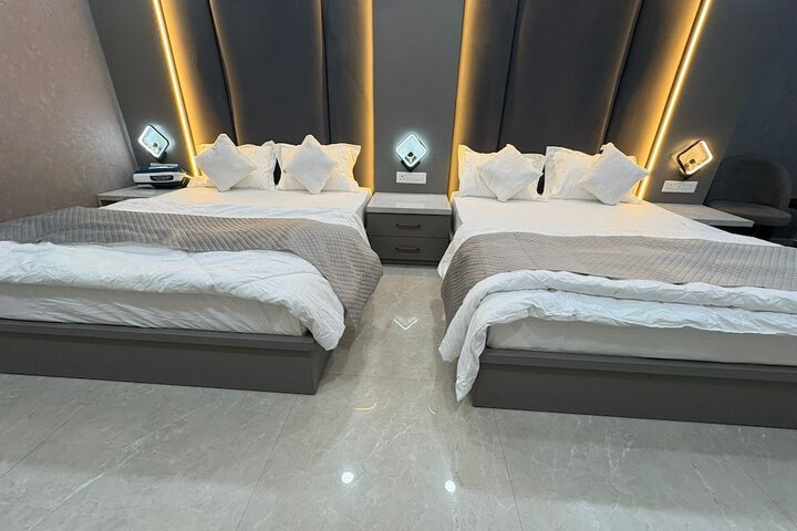 Room 7 of 11