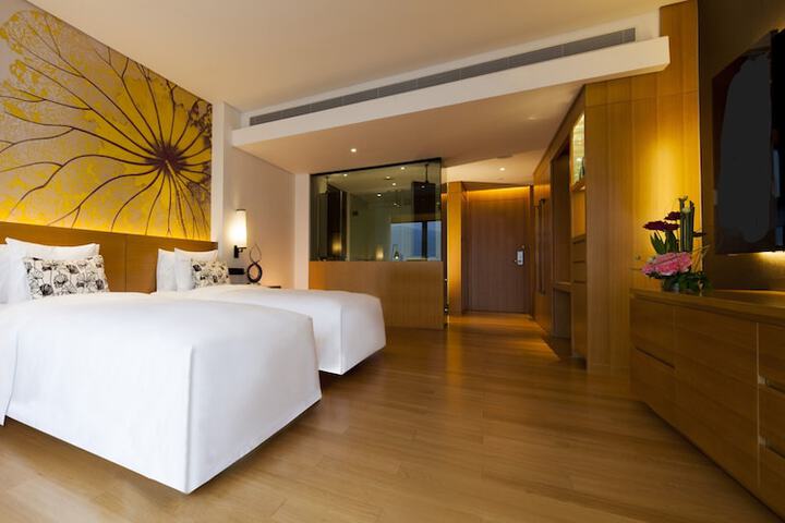 Room 14 of 38