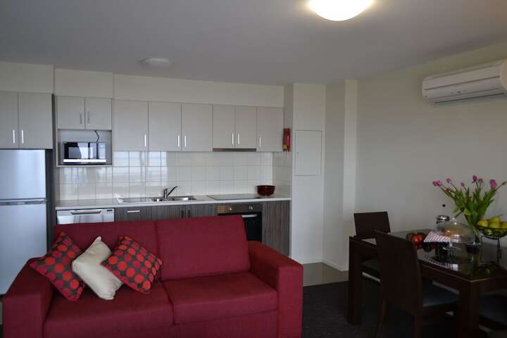 Room 5 of 76