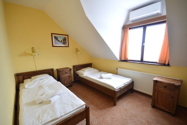 Room 18 of 48
