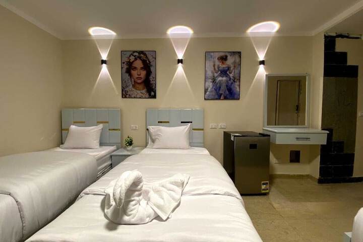 Room 14 of 16
