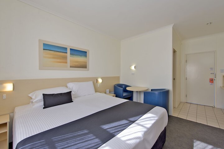 Room 5 of 98