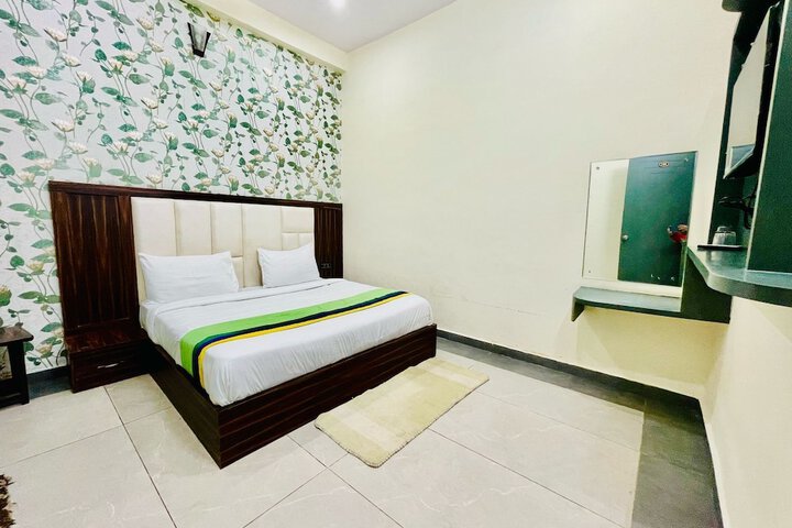 Room 3 of 9