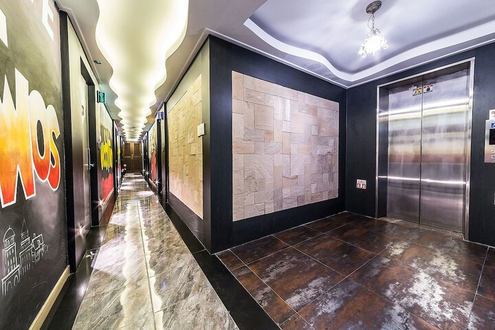 Ballroom/Hall 16 of 26