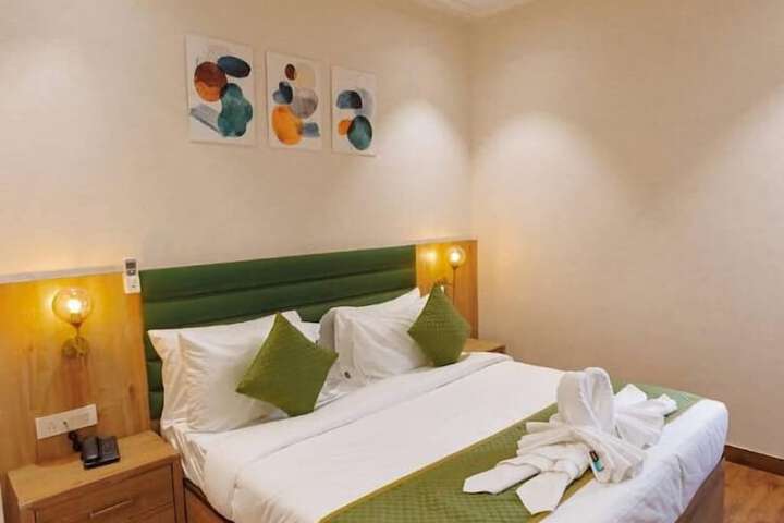 Room 4 of 6