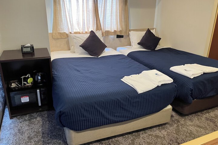 Room 8 of 18